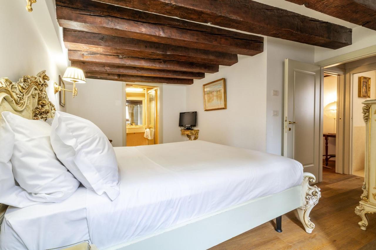 Gondola Luxury - Campo Santi Filippo E Giacomo By Wonderful Italy * Venecia