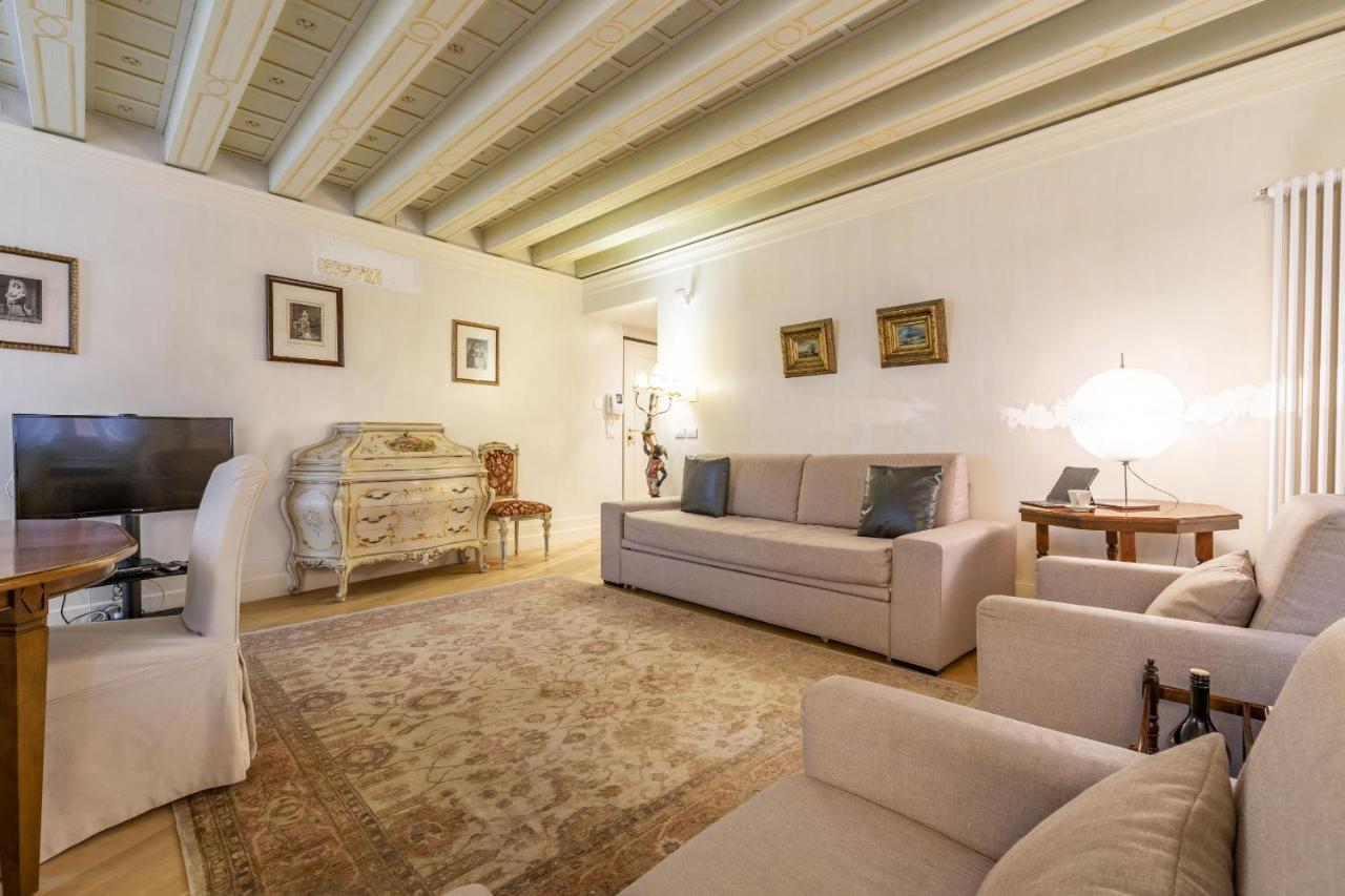 Gondola Luxury - Campo Santi Filippo E Giacomo By Wonderful Italy * Venecia