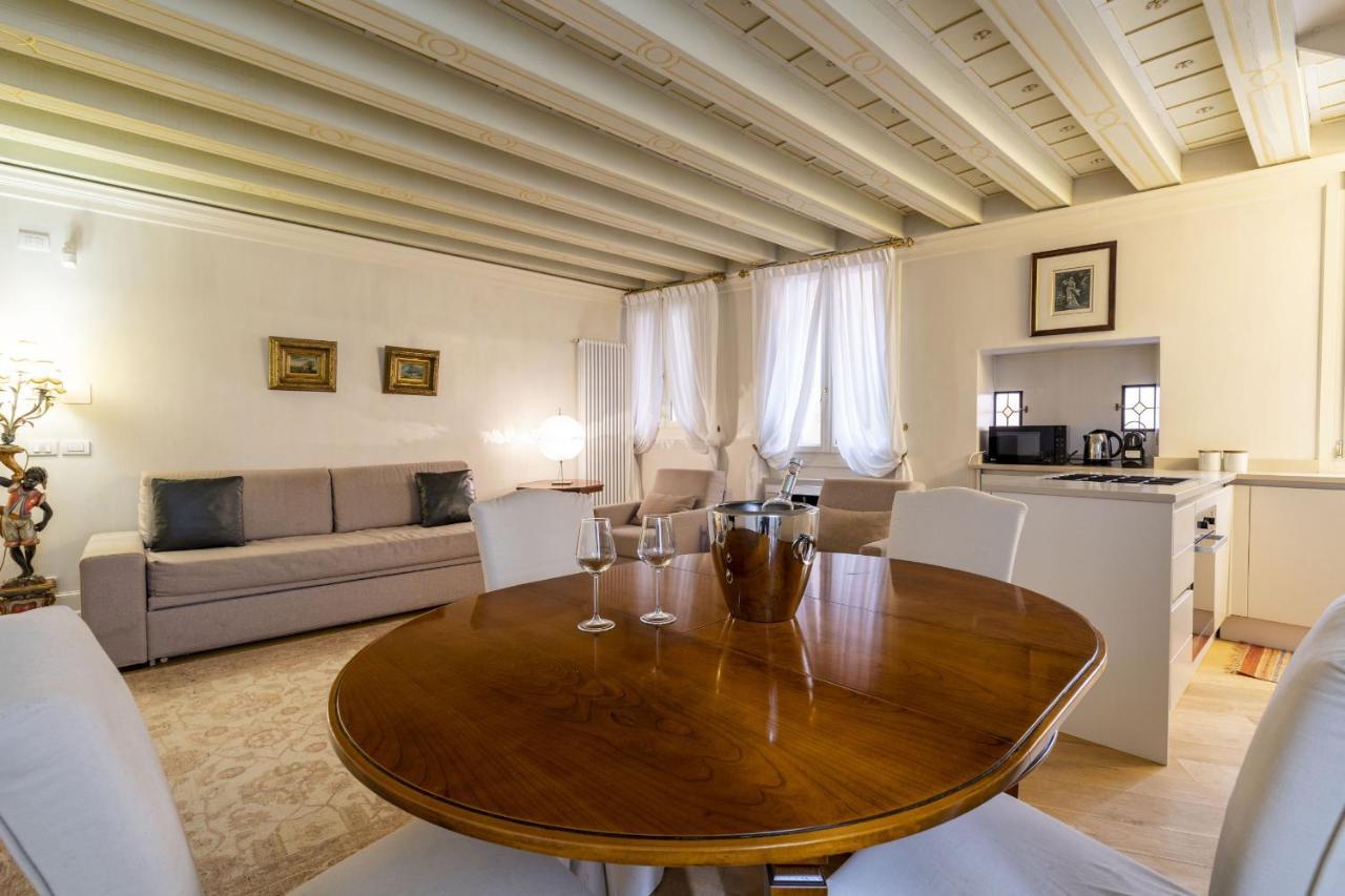 Gondola Luxury - Campo Santi Filippo E Giacomo By Wonderful Italy Apartamento Venecia