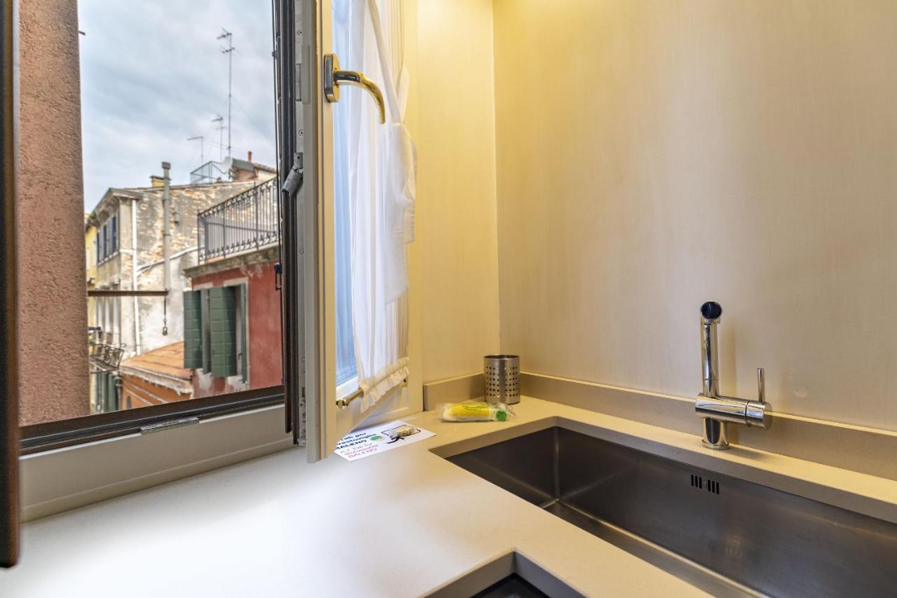 Gondola Luxury - Campo Santi Filippo E Giacomo By Wonderful Italy Apartamento Venecia